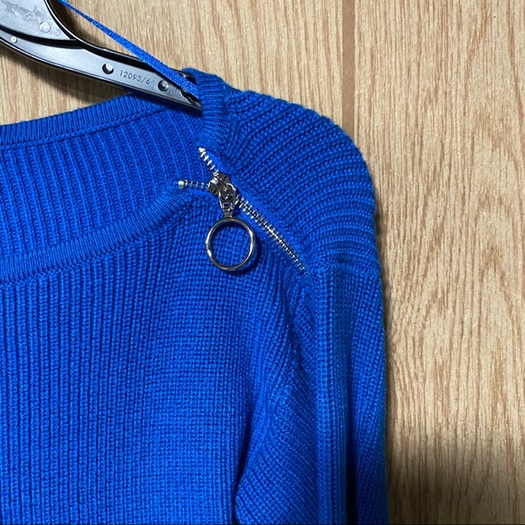 ⭐️ Bar III Zipper Sleeve Pullover Sweater - Picture 3 of 5